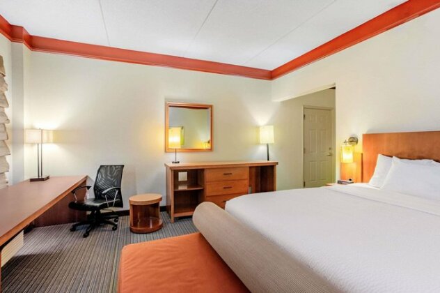 La Quinta Inn & Suites Raleigh Durham Southpoint - Photo4