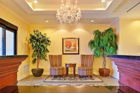 Holiday Inn Express & Suites Dyersburg - Photo4