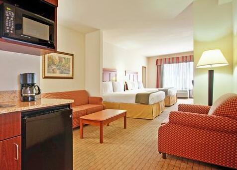 Holiday Inn Express & Suites Dyersburg - Photo5