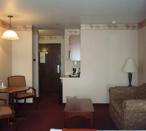 Holiday Inn Express Hotel & Suites Eagle Pass - Photo4