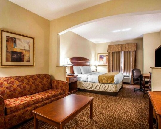 Comfort Suites East Brunswick - Photo2