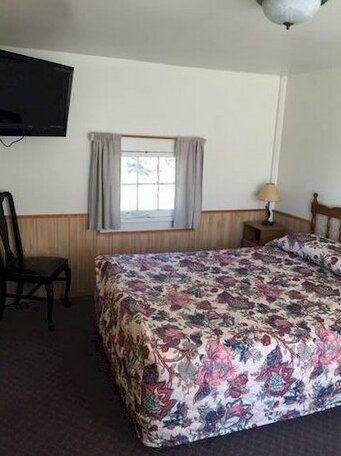 East Glacier Motel & Cabins - Photo4