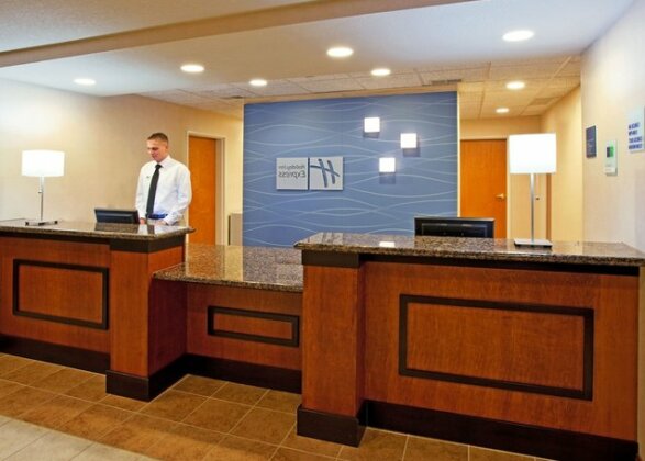 Holiday Inn Express Hotel & Suites East Lansing - Photo5