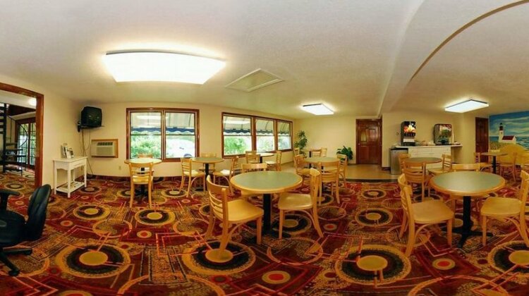 Captains Quarters Motel & Conference Center - Photo2