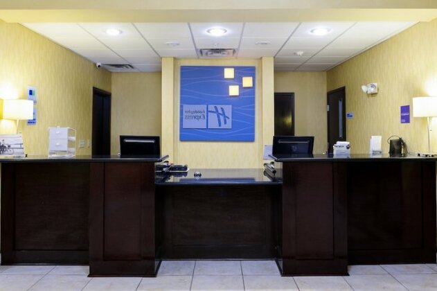 Holiday Inn Express & Suites Eastland - Photo4