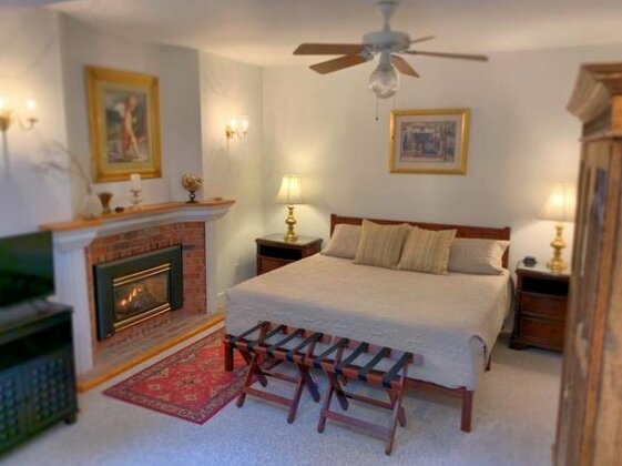 Otter's Pond Bed and Breakfast - Photo2