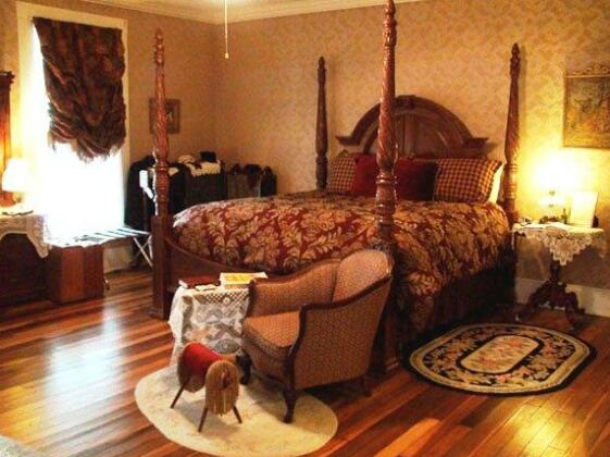 Maple Hill Bed and Breakfast - Photo3