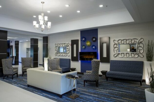 Holiday Inn Express and Suites Edwardsville - Photo4
