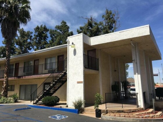 Vista Pines Motel