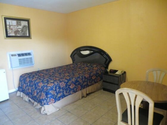 Travel Inn & Suites El Campo - Photo3