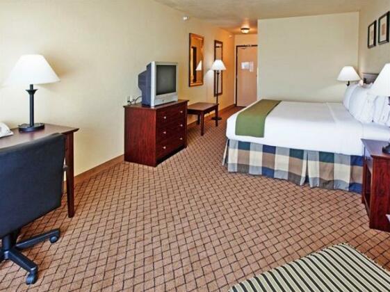 Holiday Inn Express Hotel & Suites El Dorado - Photo5
