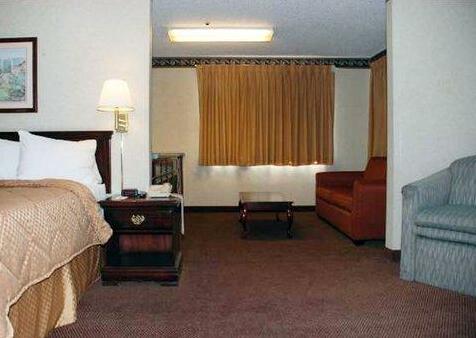 Econo Lodge Inn & Suites El Paso - Photo3