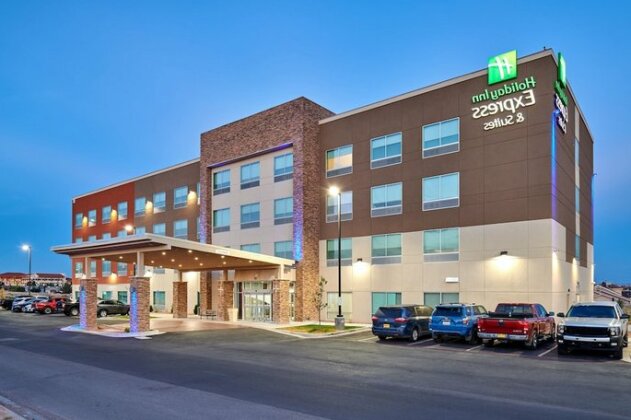 Holiday Inn Express & Suites El Paso East-Loop 375 - Photo2