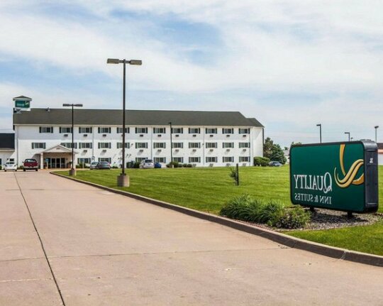 Quality Inn & Suites Eldridge Davenport North - Photo4
