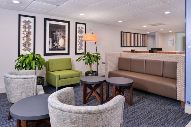 Holiday Inn Express Hotel & Suites Elgin - Photo5