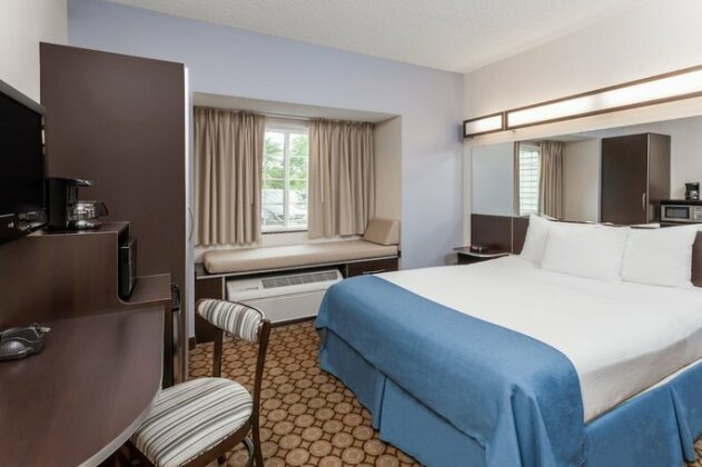 Microtel Inn and Suites Elkhart - Photo4