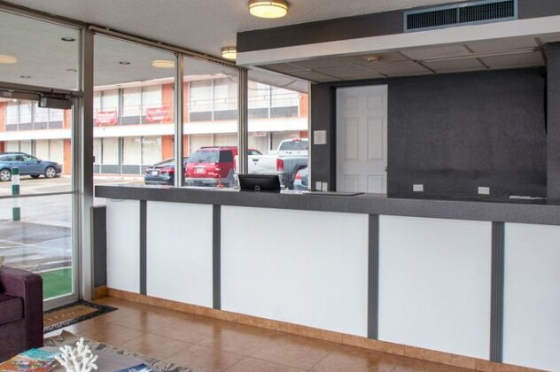 Econo Lodge Elko - Photo4