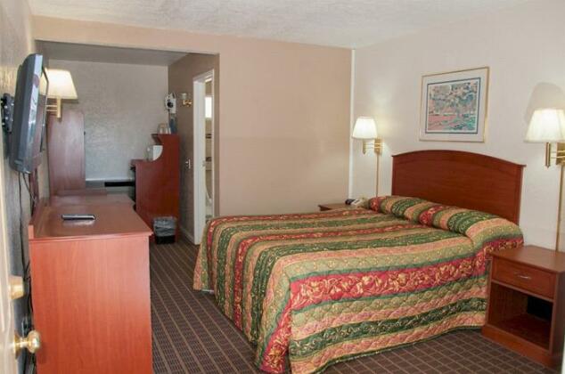 Esquire Inn - Photo4