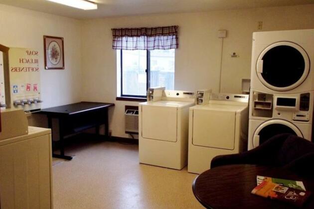 Super 8 by Wyndham Elko - Photo2