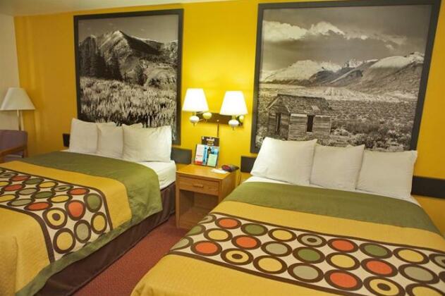 Super 8 by Wyndham Elko - Photo3