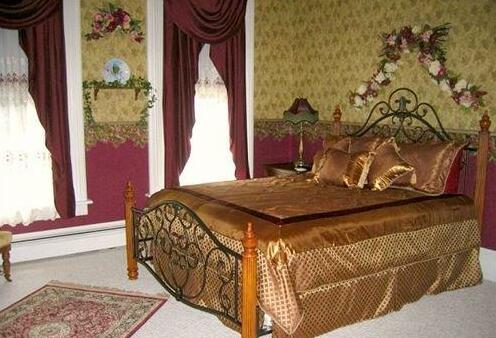 Elmira's Painted Lady Bed and Breakfast - Photo3