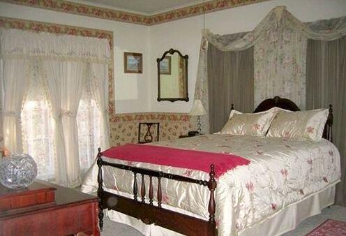 Elmira's Painted Lady Bed and Breakfast - Photo5