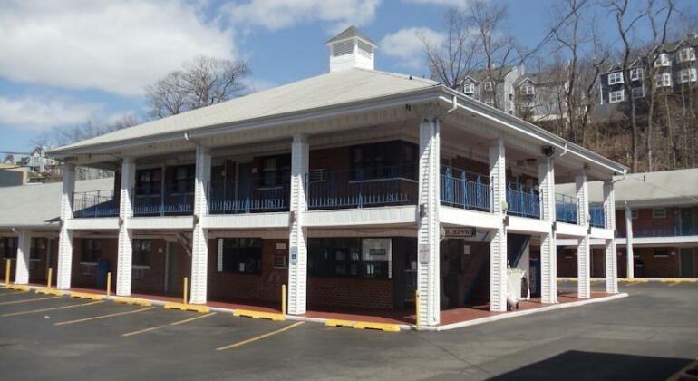 Days Inn by Wyndham Elmsford