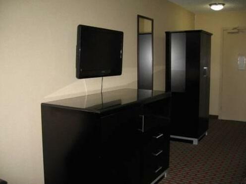 Town House Inn and Suites - Photo5
