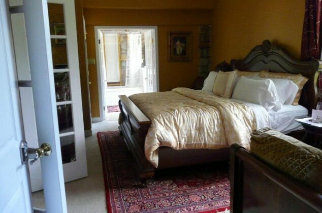 Stone Manor Bed & Breakfast Inn - Photo5