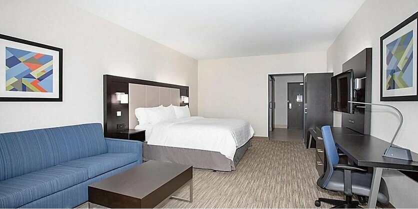 Holiday Inn Express & Suites - Ely - Photo2