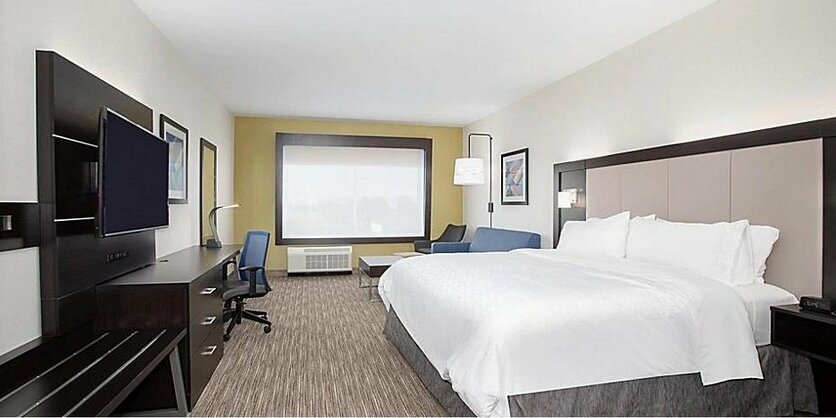 Holiday Inn Express & Suites - Ely - Photo3