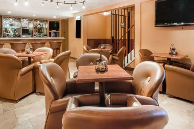 Ramada by Wyndham Ely Hotel - Photo3