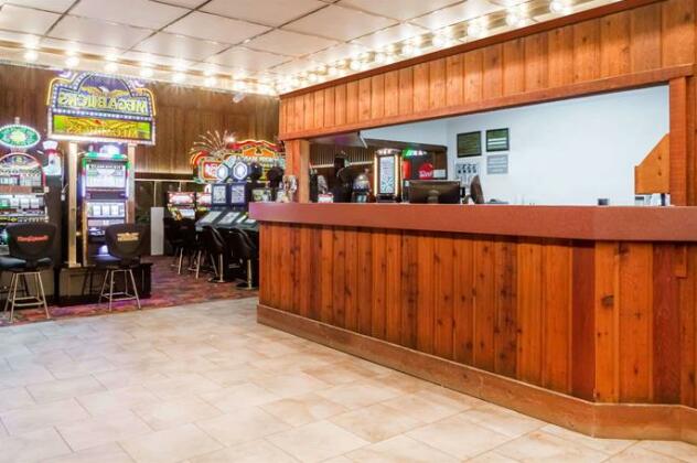 Ramada by Wyndham Ely Hotel - Photo4