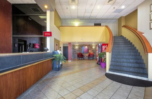 Red Roof Inn & Suites Cleveland - Elyria - Photo3