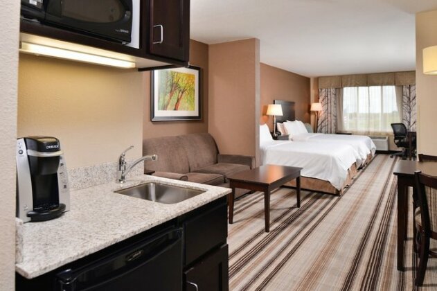 Holiday Inn Express & Suites Emporia Northwest - Photo5