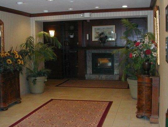 Holiday Inn Express Hotel & Suites Erie-Summit Township - Photo5