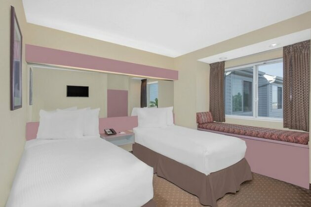 Microtel Inn & Suites by Wyndham Erie - Photo5
