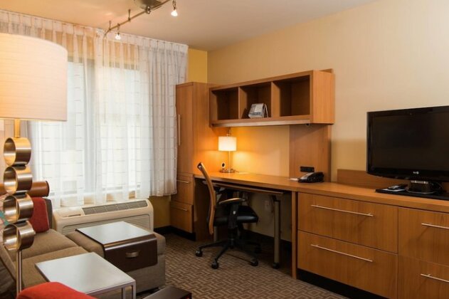 TownePlace Suites Erie - Photo2