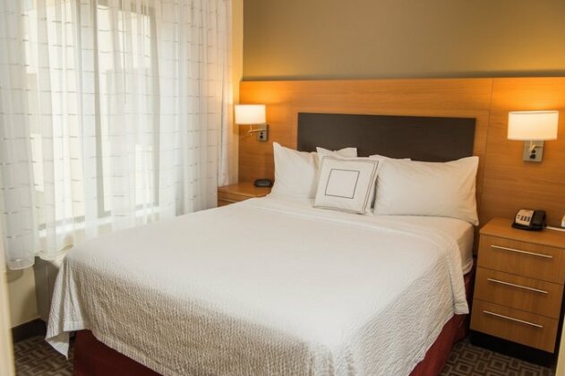 TownePlace Suites Erie - Photo5