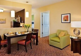 TownePlace Suites by Marriott Fort Myers Estero - Photo5