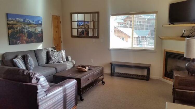 Elkhorn 167 Apartment - Photo3