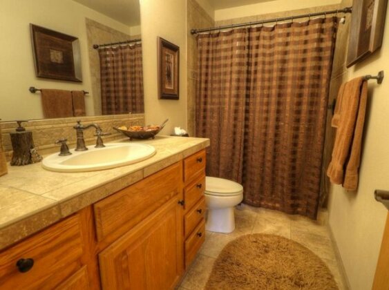 Luxury Rocky Mountain River Retreat - 3 Br Townhouse - Photo3