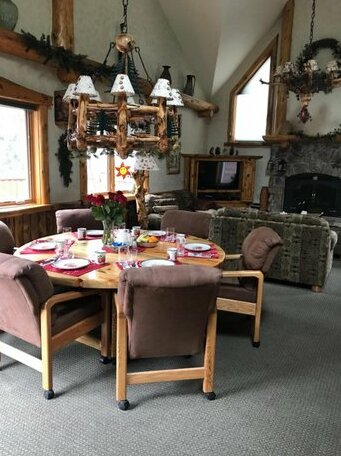 Sonnenhof Lakewood Manor Bed and Breakfast - Photo2