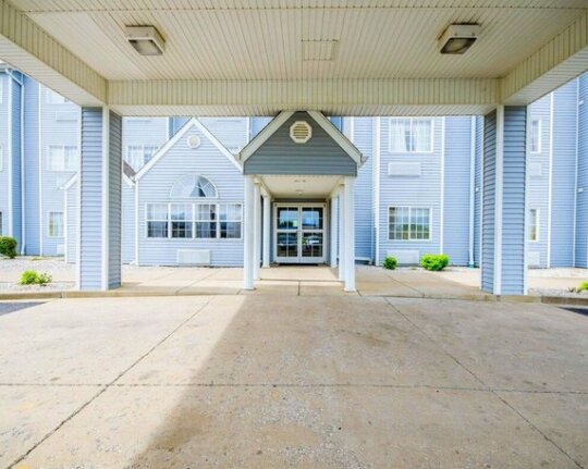 Econo Lodge Inn & Suites Evansville - Photo2