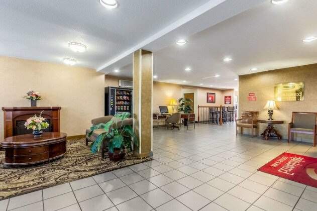 Econo Lodge Inn & Suites Evansville - Photo3