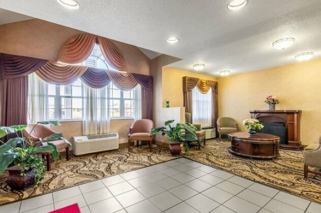 Econo Lodge Inn & Suites Evansville - Photo4