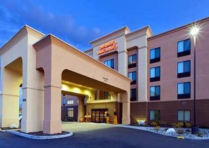 Hampton Inn & Suites Fairbanks - Photo2