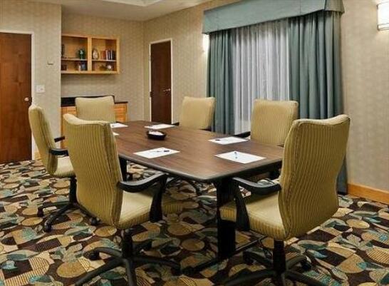 Holiday Inn Express Hotel & Suites Fairburn - Photo4