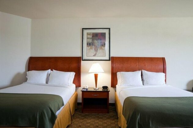 Holiday Inn Express Hotel and Suites Fairfield-North - Photo4