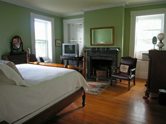 Delano Homestead Bed and Breakfast - Photo3